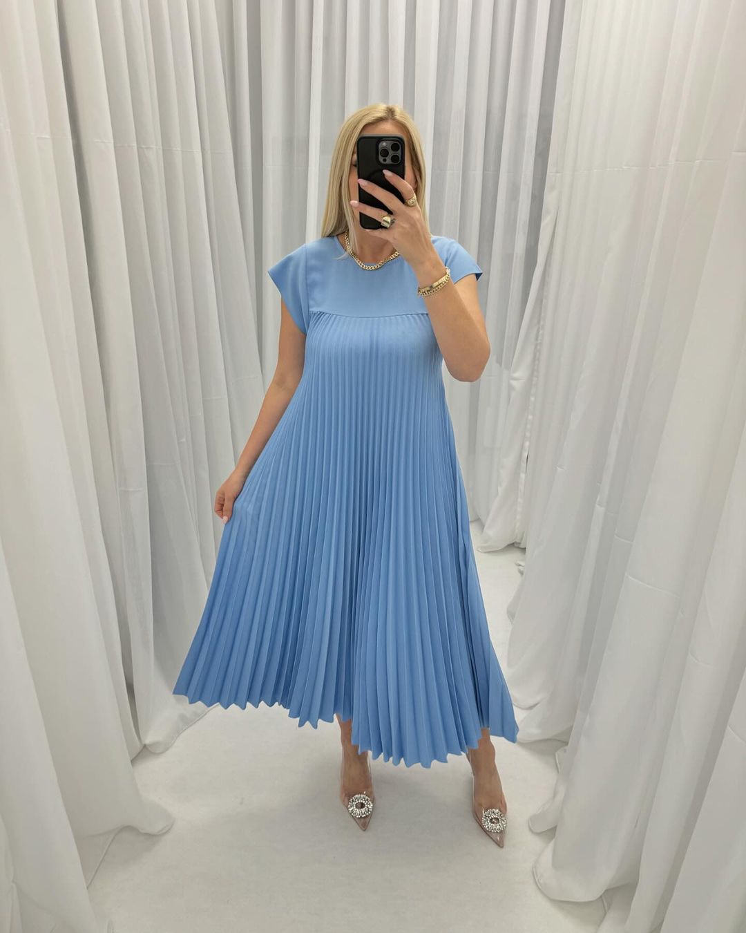 Sleeveless pleated simple solid colour dress