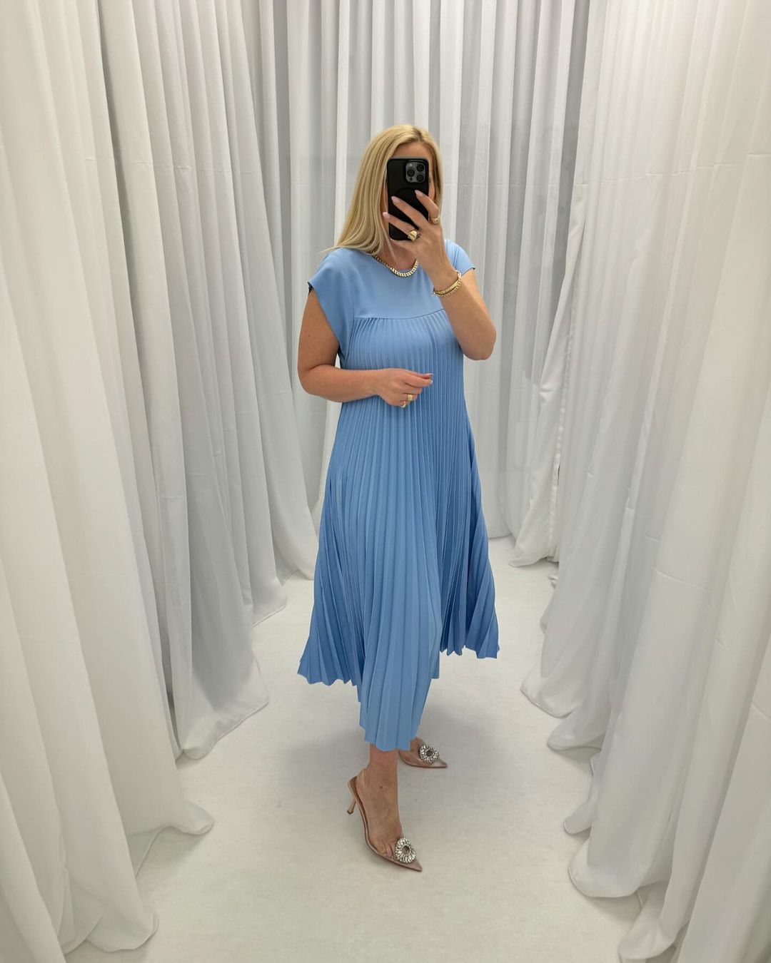 Sleeveless pleated simple solid colour dress